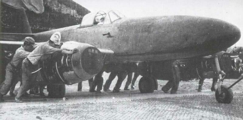 Первый из двух опытных образцов единственного испытывавшегося в Японии истребителя «Кикка» с турбореактивными двигателями. Самолет был разработан на безе немецкого Me-262