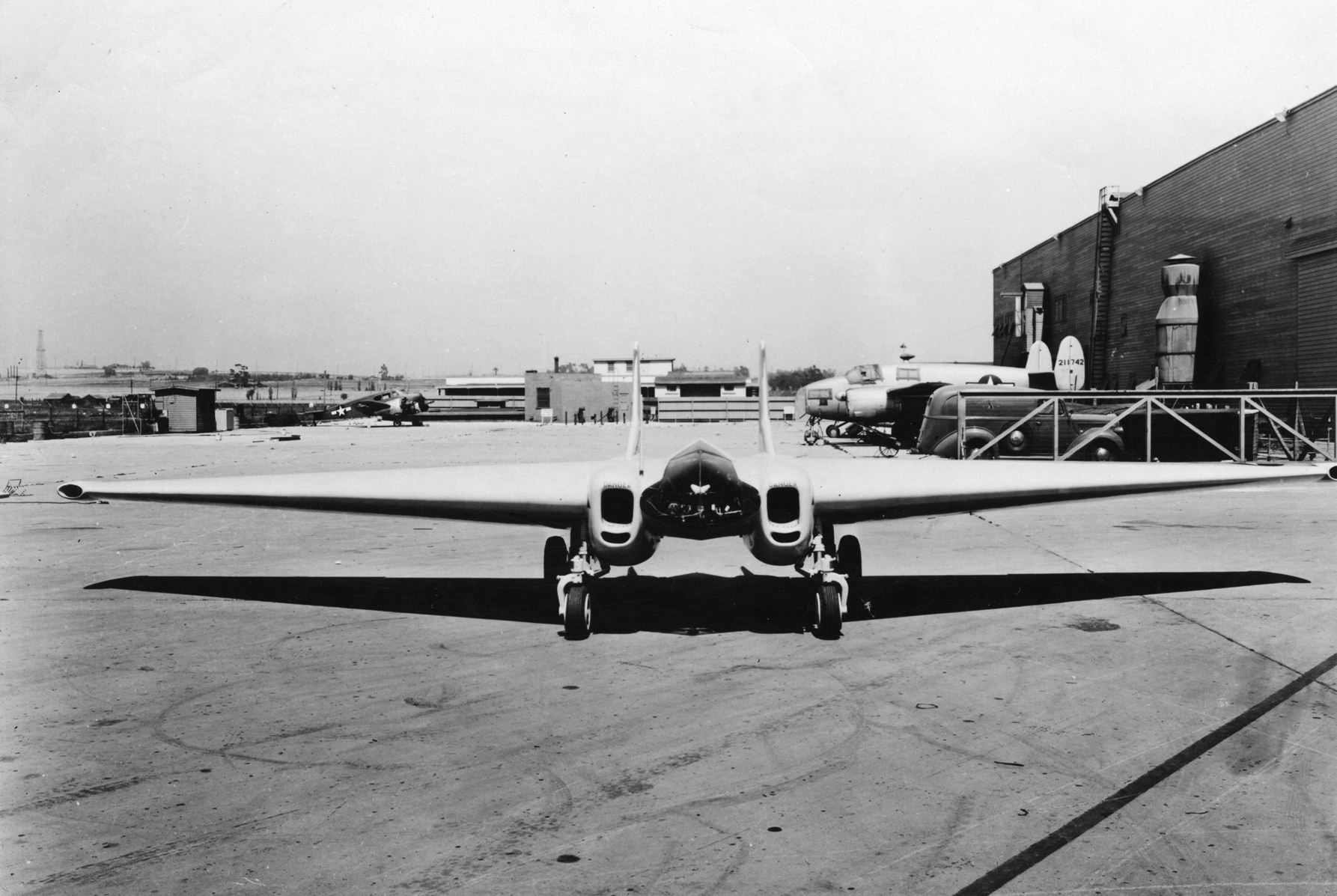 Самолет Нортроп XP-79B для таранных атак. Летчик располагался в кабине в лежачем положении. Самолет был разрушен в первом полете
