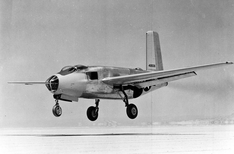 Первый американский реактивный истребитель XB-43
