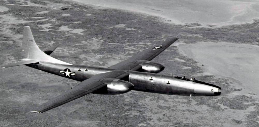Бомбардировщик XB-46 с исключительно обтекаемым фюзеляжем большого удлинения. Был построен только один самолет.