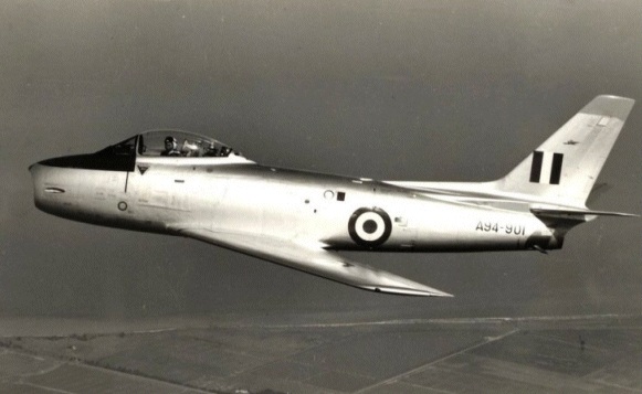 Первый серийный истребитель CA-27 «Сэйбр» австралийского производства