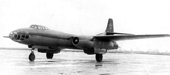 Советский бомбардировщик берегового базирования конструкции Туполева - кодовое обозначение НАТО «Боусн»
